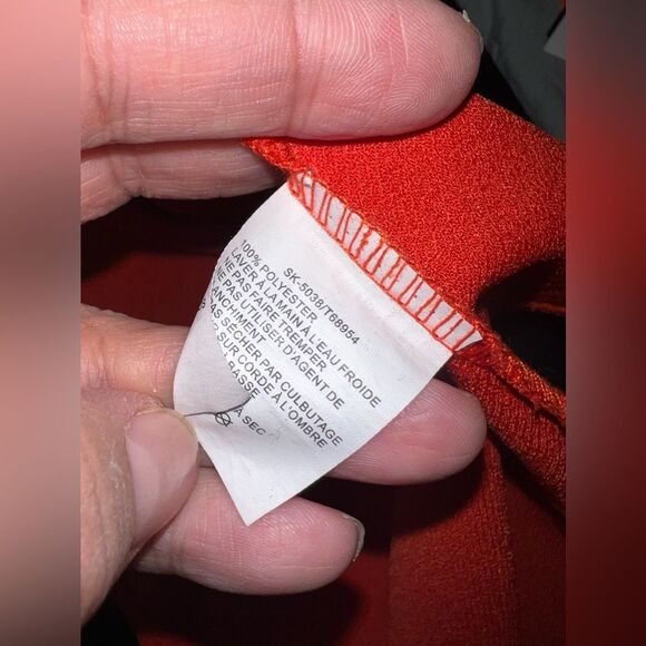 Fleur De Lis Sleeveless Vneck Blouse with low Split Back & Ruffles Size M EUC - Picture 6 of 6